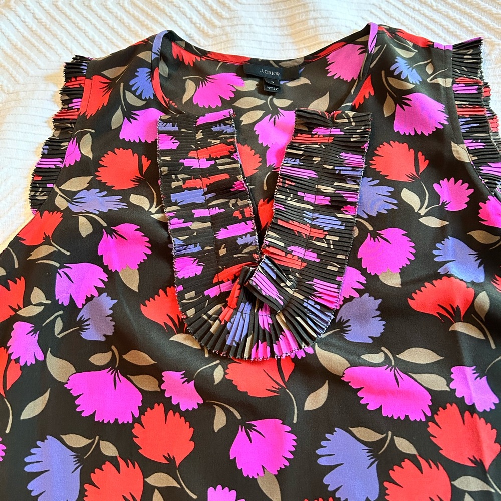 Floral Ruffle-Collar Tank - Picture 2 of 5